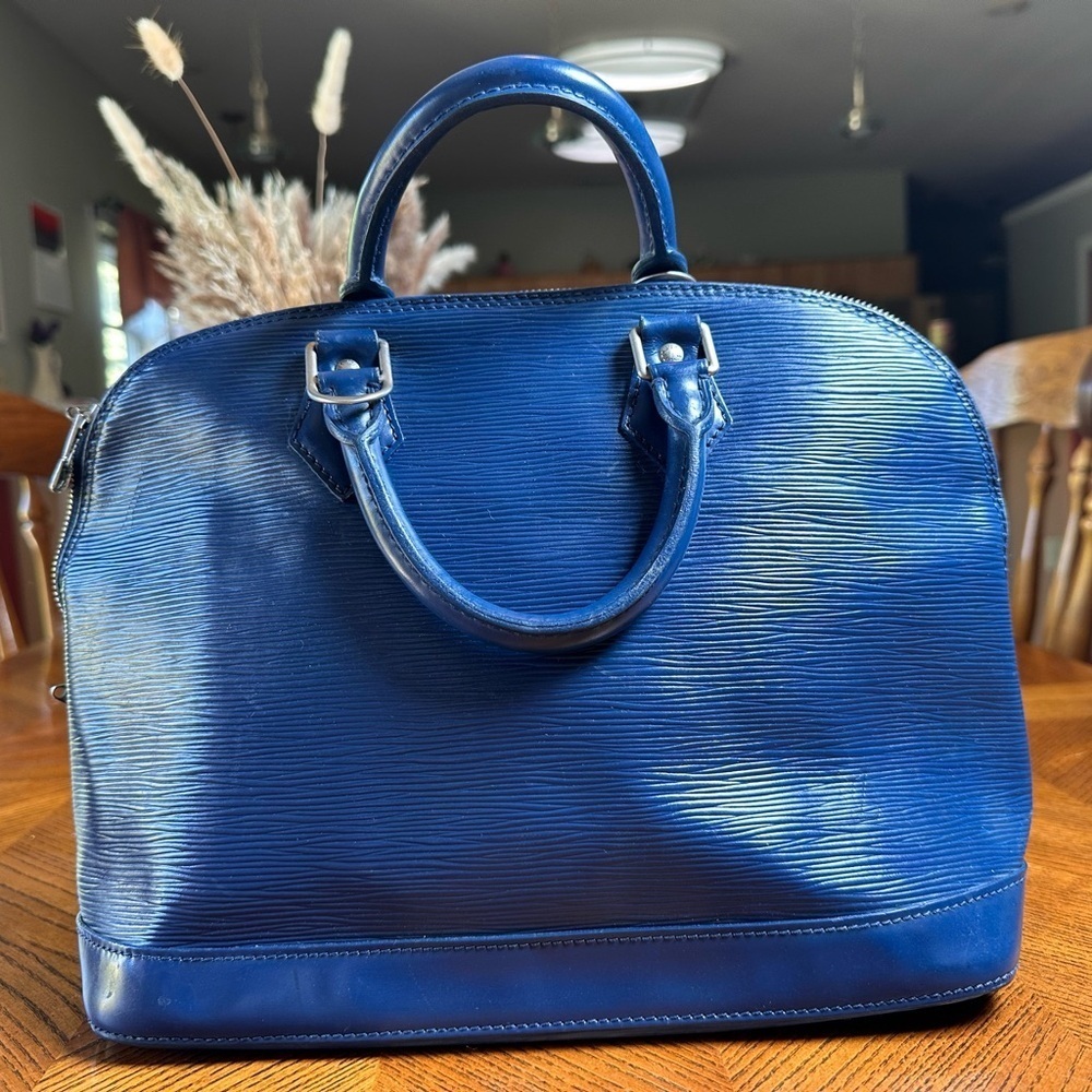 Authentic LOUIS VUITTON Epi Alma Myrtle Bag Blue - Picture 11 of 14